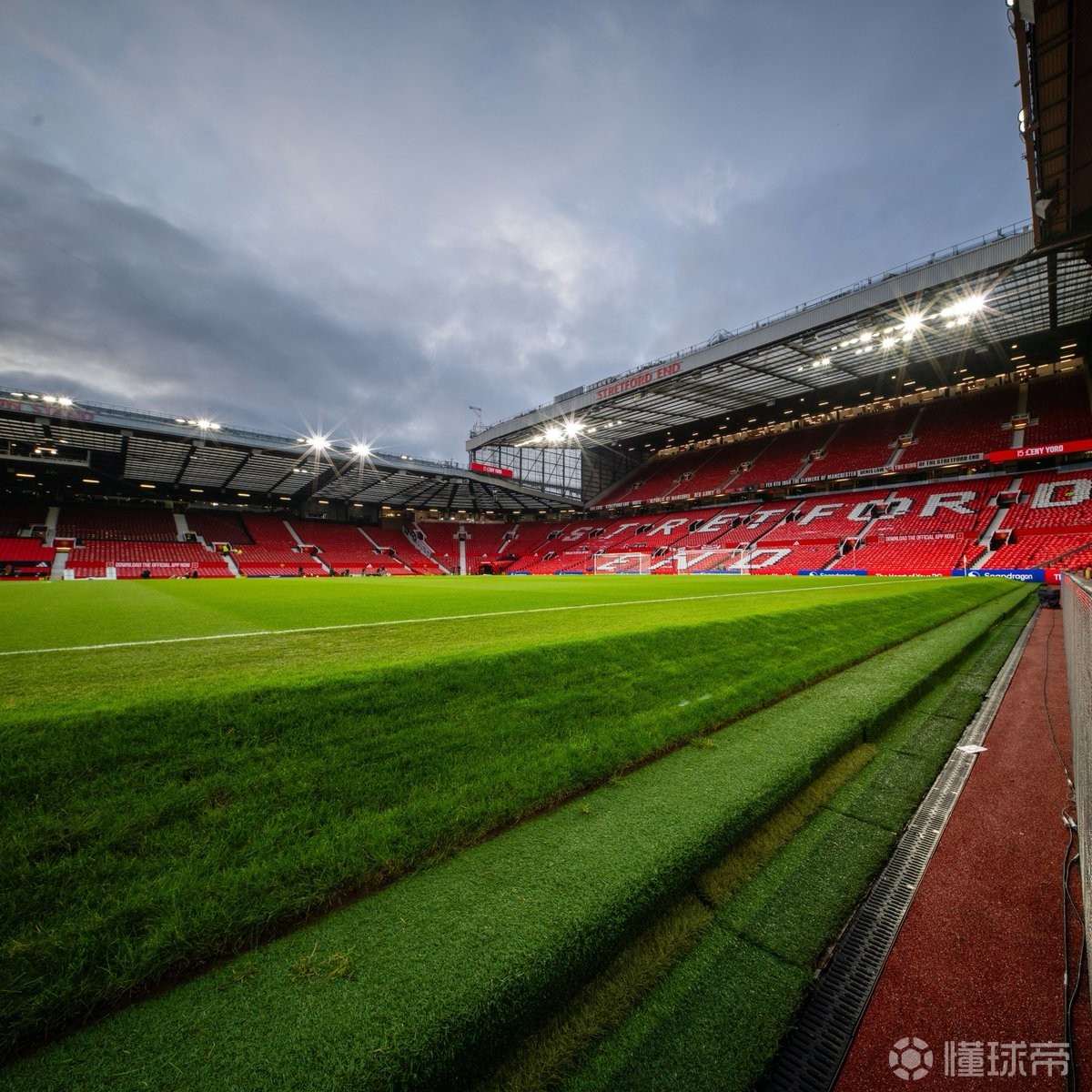 曼联推出参观老特拉福德的情人节套餐，100英镑/人享用下午茶